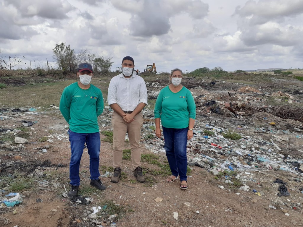 Prefeitura de Araçagi inicia através da Secretaria de Meio Ambiente a recuperação da área do antigo lixão Prefeitura de Araçagi inicia através da Secretaria de Meio Ambiente a recuperação da área do antigo lixão