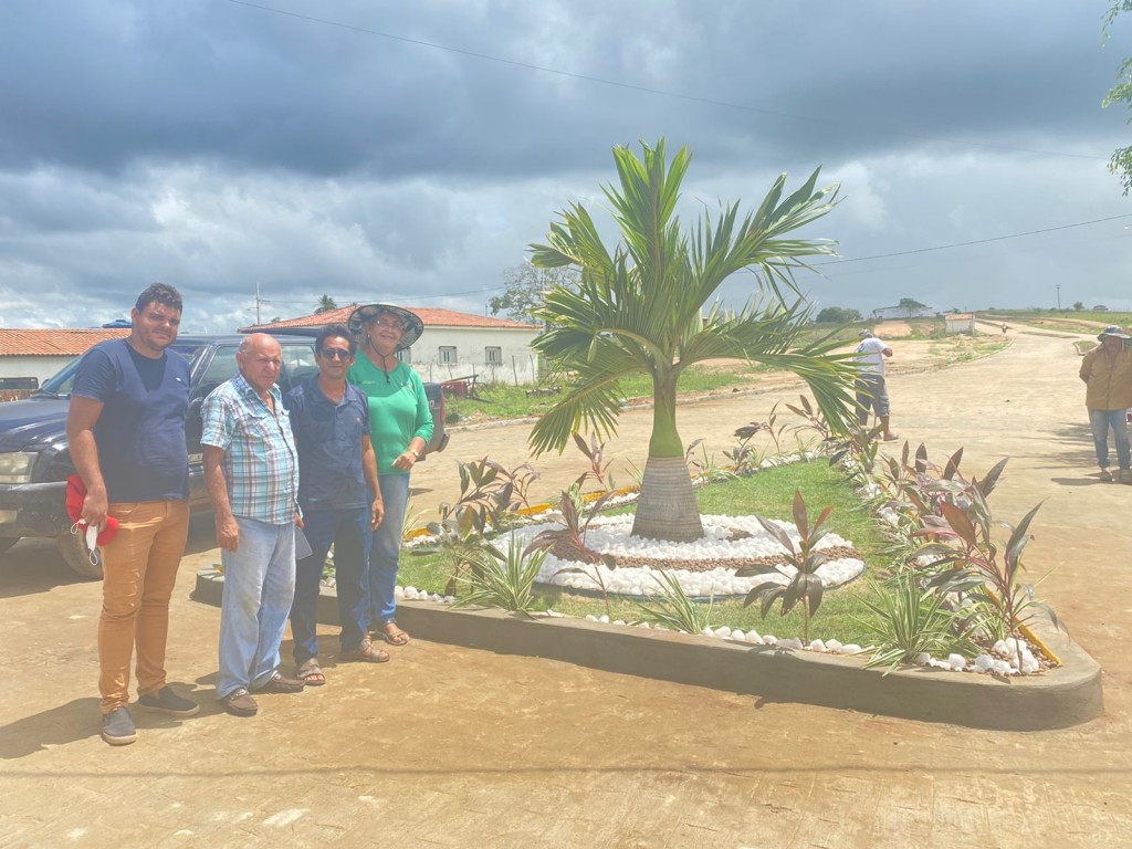Canteiro da Av. Dolores Macena é finalizado