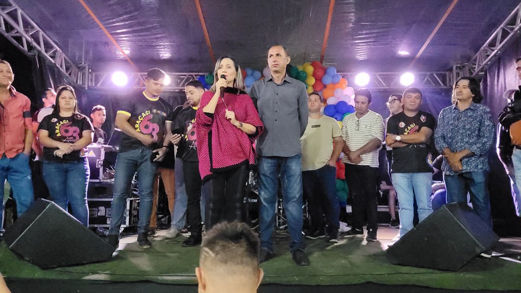 Prefeitura realizou a inauguração e a  entrega oficial das 12 ruas pavimentadas no conj. Santo Amaro com ações e festa,