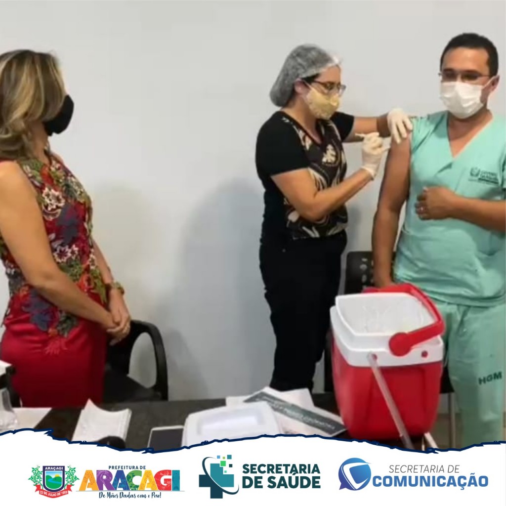 Técnico de enfermagem Manoel Alves é o primeiro vacinado contra a COVID-19 em Araçagi: "É um momento de gratidão a Deus" Técnico de enfermagem Manoel Alves é o primeiro vacinado contra a COVID-19 em Araçagi: "É um momento de gratidão a Deus"
