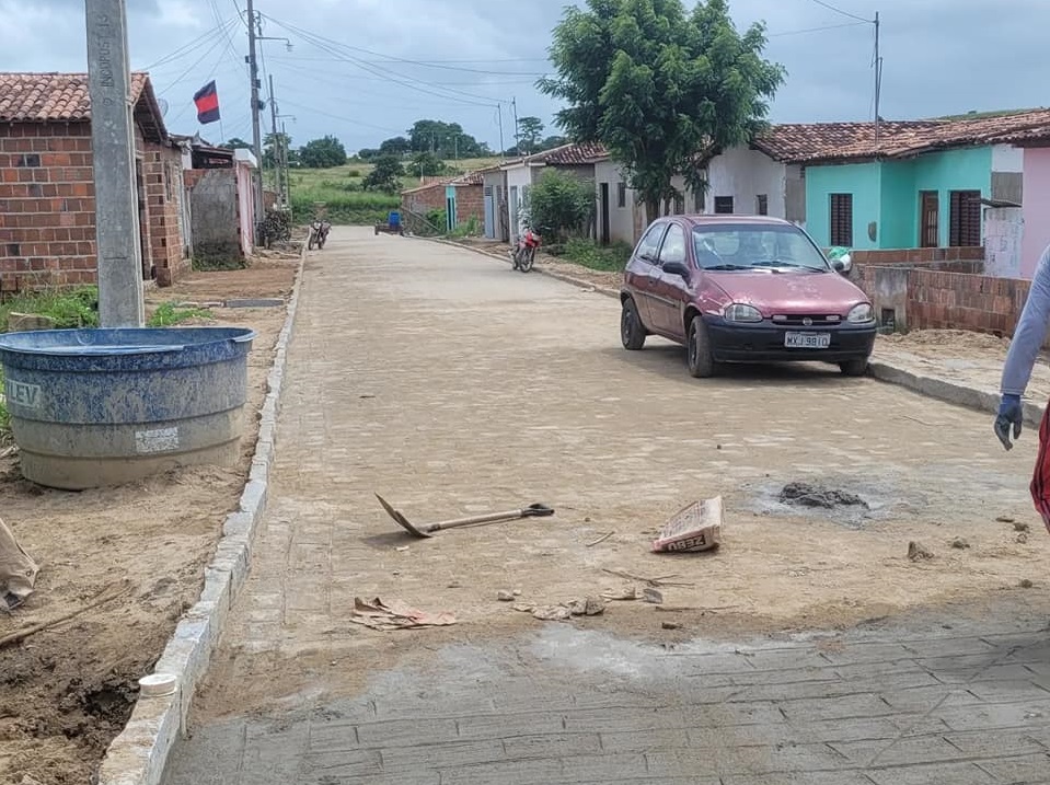 Prefeitura de Araçagi finalizou a pavimentação de mas uma rua no Conjunto Emília Borges