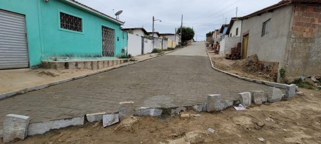 Prefeitura finaliza a pavimentação de mais duas ruas no conjunto Santo Amaro Prefeitura finaliza a pavimentação de mais duas ruas no conjunto Santo Amaro