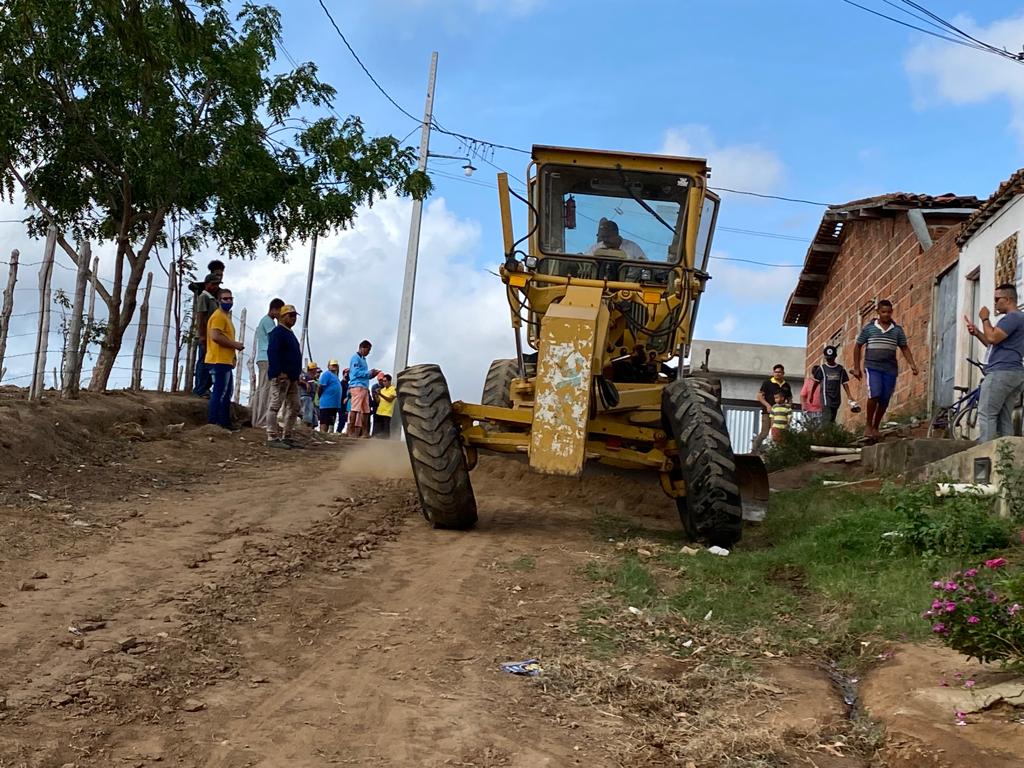 Inicio dos serviços de pavimentação do conjunto Emília Borges teve inicio nesta segunda-feira (03) Inicio dos serviços de pavimentação do conjunto Emília Borges teve inicio nesta segunda-feira (03)