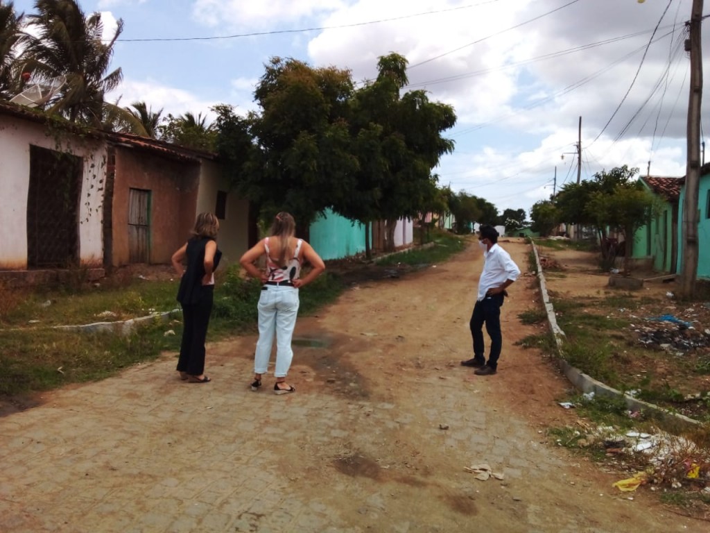 Prefeita Josilda Macena visita ruas no conjunto Santo Amaro e obras de pavimentação devem iniciar em breve Prefeita Josilda Macena visita ruas no conjunto Santo Amaro e obras de pavimentação devem iniciar em breve